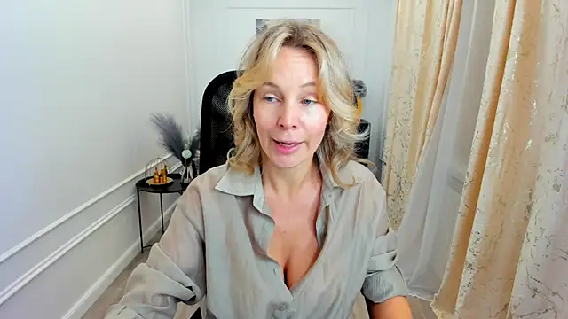 Snapshot of Sinty_Devis chatting on June 19, 4:17 am Sinty Devis online show from June 19, 4:17 am