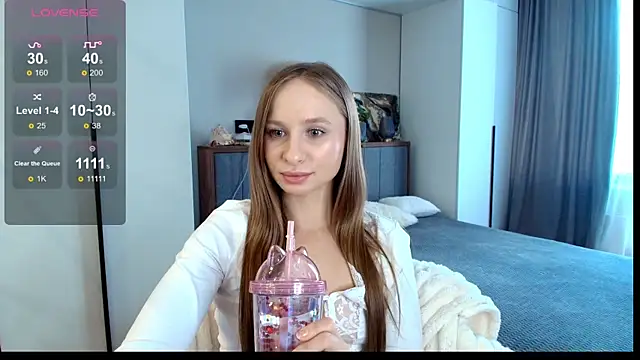 Snapshot of Mad1en chatting on October 26, 7:47 am Mad1en online show from October 26, 7:47 am