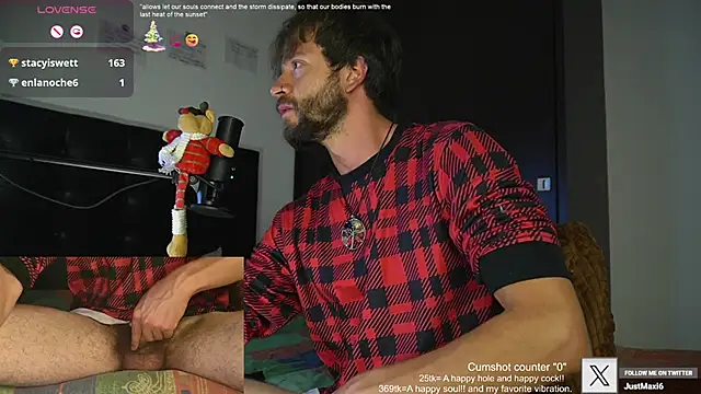 Snapshot of just_maxii chatting on December 22, 2:06 am just maxii online show from December 22, 2:06 am