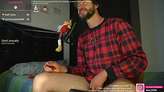 Snapshot of just_maxii chatting on December 29, 2:27 am just maxii online show from December 29, 2:27 am