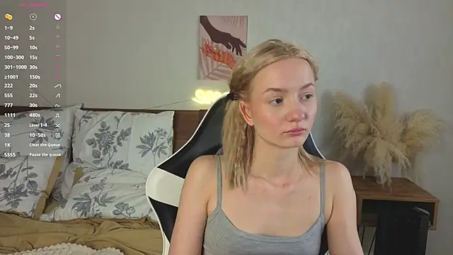 Snapshot of IdaValenti chatting on October 25, 11:10 pm IdaValenti online show from October 25, 11:10 pm