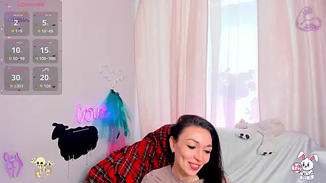 Snapshot of jessica_tiny chatting on May 9, 2:28 am jessica tiny online show from May 9, 2:28 am