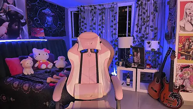 Snapshot of LanaKyutt chatting on December 7, 12:41 am LanaKyutt online show from December 7, 12:41 am