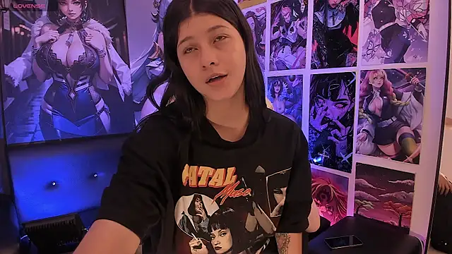 Snapshot of LanaKyutt chatting on December 18, 2:12 pm LanaKyutt online show from December 18, 2:12 pm