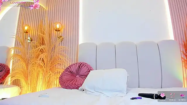 carolriveraa  online show from November 18, 8:13 pm