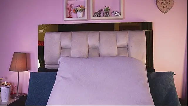Snapshot of emmy_r chatting on June 4, 12:11 pm emmy r online show from June 4, 12:11 pm