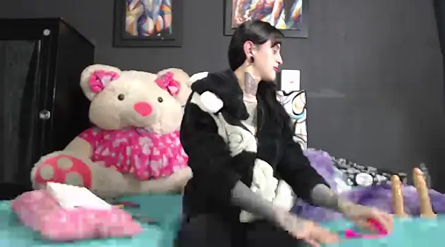 Snapshot of emma_onassis_17 chatting on January 12, 8:57 am emma onassis 17 online show from January 12, 8:57 am