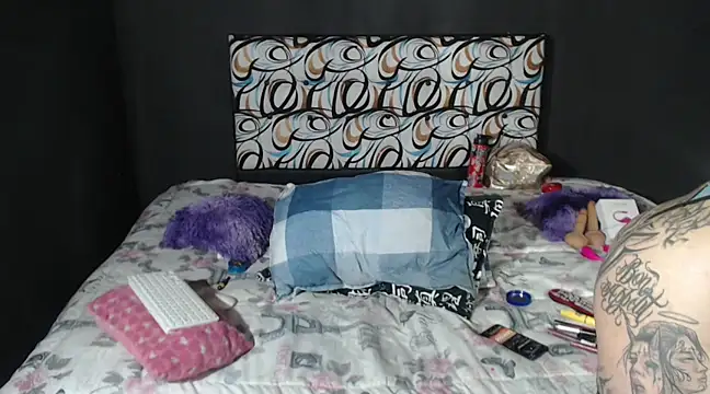 Snapshot of emma_onassis_17 chatting on January 17, 3:34 am emma onassis 17 online show from January 17, 3:34 am