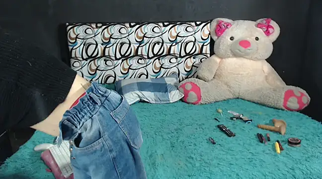 Snapshot of emma_onassis_17 chatting on February 4, 5:10 am emma onassis 17 online show from February 4, 5:10 am