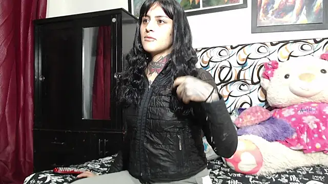 Snapshot of emma_onassis_17 chatting on September 11, 1:17 am emma onassis 17 online show from September 11, 1:17 am