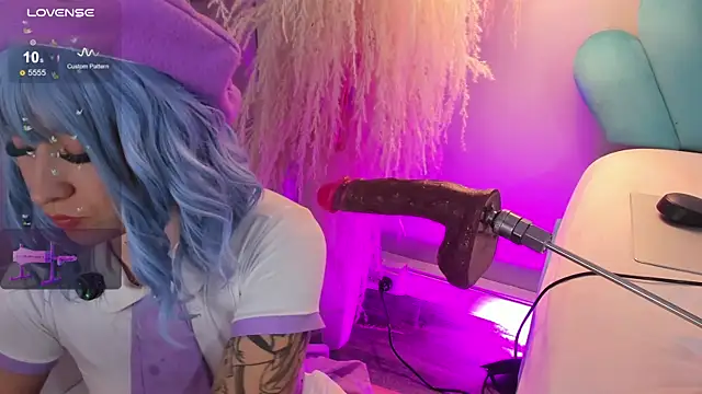 Snapshot of EriKlein chatting on October 30, 9:59 pm EriKlein online show from October 30, 9:59 pm