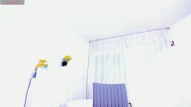 Snapshot of RoxannaBlanche chatting on February 25, 12:34 pm RoxannaBlanche online show from February 25, 12:34 pm