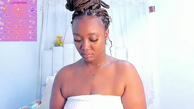 Snapshot of RoxannaBlanche chatting on September 29, 12:54 pm RoxannaBlanche online show from September 29, 12:54 pm