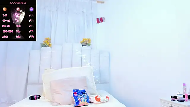 RoxannaBlanche online show from December 23, 1:14 am