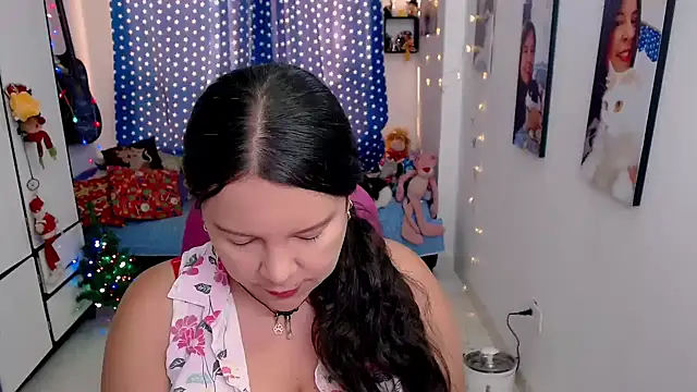 claryssa  online show from December 13, 9:09 pm