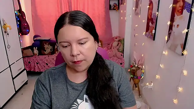 claryssa  online show from May 2, 8:25 pm