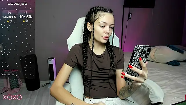 Snapshot of Mariella_Adamss chatting on October 31, 10:16 am Mariella Adamss online show from October 31, 10:16 am