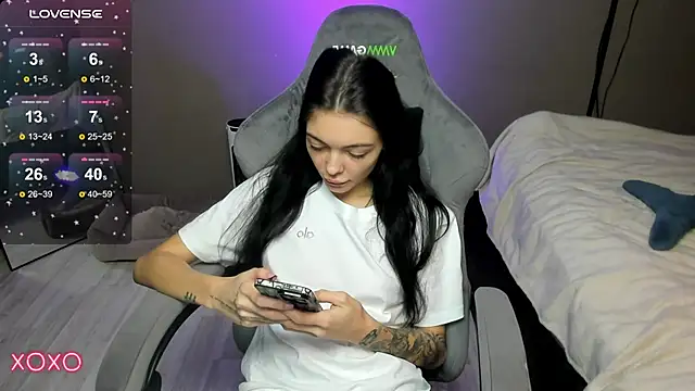 Snapshot of Mariella_Adamss chatting on December 3, 1:09 pm Mariella Adamss online show from December 3, 1:09 pm