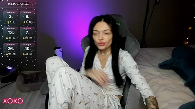 Snapshot of Mariella_Adamss chatting on December 21, 1:57 am Mariella Adamss online show from December 21, 1:57 am