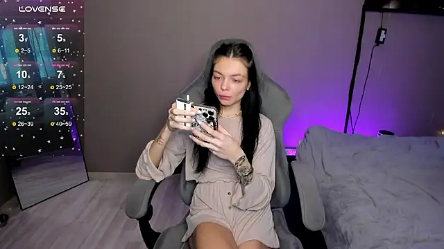 Snapshot of Mariella_Adamss chatting on March 18, 5:32 am Mariella Adamss online show from March 18, 5:32 am