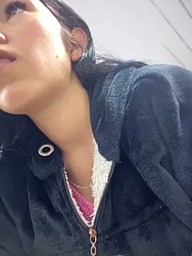 Snapshot of emily_rosse04 chatting on March 13, 12:35 pm emily rosse04 online show from March 13, 12:35 pm