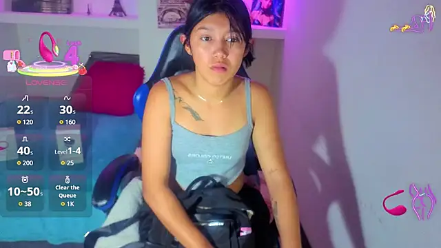 Snapshot of emily_rosse04 chatting on October 25, 11:51 am emily rosse04 online show from October 25, 11:51 am