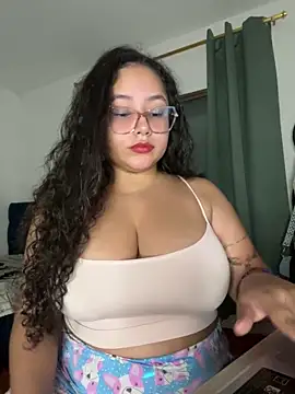 Snapshot of CurlyGirl_1 chatting on November 13, 12:53 am CurlyGirl 1 online show from November 13, 12:53 am