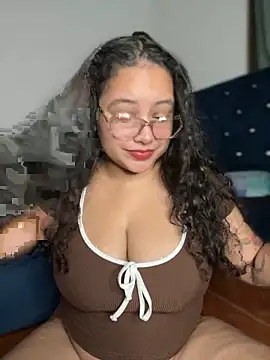 Snapshot of CurlyGirl_1 chatting on December 19, 1:01 am CurlyGirl 1 online show from December 19, 1:01 am