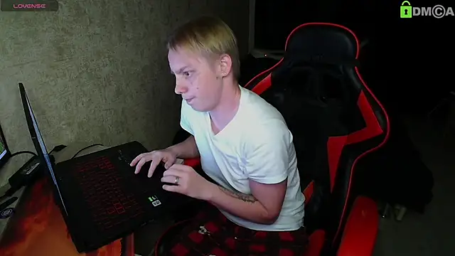 Alexis Gordon online show from September 16, 7:59 pm