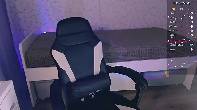 Snapshot of VeronaAura chatting on December 2, 11:18 pm VeronaAura online show from December 2, 11:18 pm