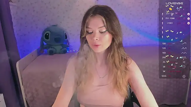 Snapshot of VeronaAura chatting on February 12, 5:05 pm VeronaAura online show from February 12, 5:05 pm