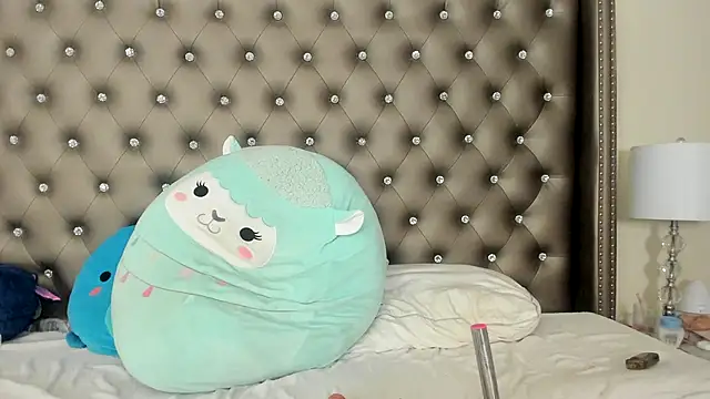 Snapshot of NadiaLyla chatting on July 18, 3:22 am NadiaLyla online show from July 18, 3:22 am