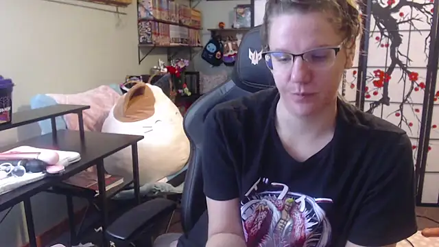 Sarahtineke online show from March 4, 3:40 pm