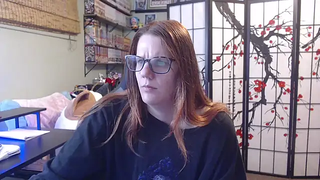 Sarahtineke online show from May 6, 4:45 pm
