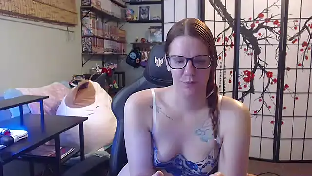 Sarahtineke online show from May 17, 6:48 pm