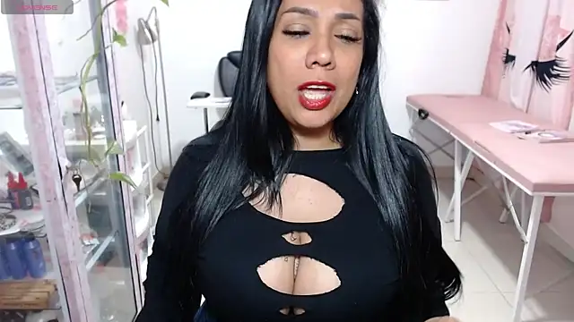 Snapshot of titsbiglovers chatting on June 14, 3:08 am titsbiglovers online show from June 14, 3:08 am