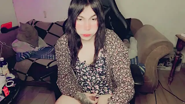 Snapshot of evelyntvsexy chatting on March 23, 5:32 am evelyntvsexy online show from March 23, 5:32 am