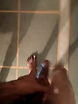 Snapshot of Monster_Bigdick chatting on November 7, 5:13 pm Monster Bigdick online show from November 7, 5:13 pm