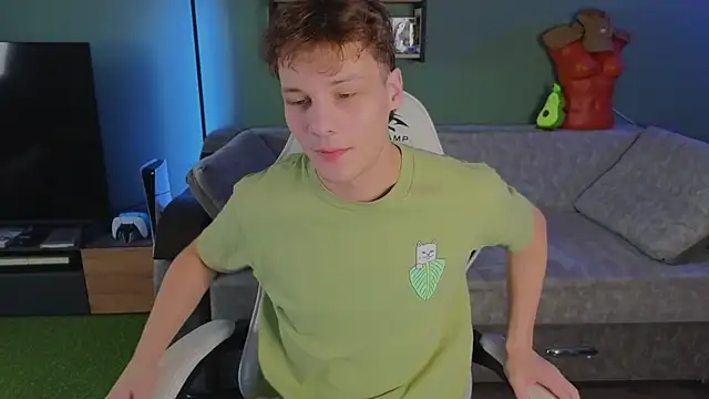 Snapshot of TeddyLiLboy chatting on November 6, 9:54 am TeddyLiLboy online show from November 6, 9:54 am