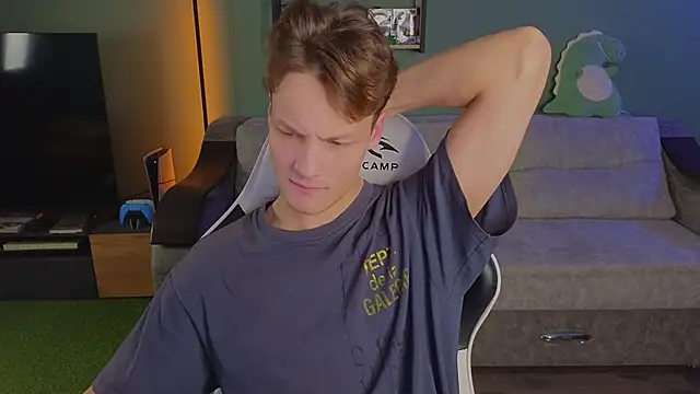 Snapshot of TeddyLiLboy chatting on November 12, 10:15 am TeddyLiLboy online show from November 12, 10:15 am