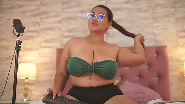 IsabellMendez  online show from January 15, 7:23 pm