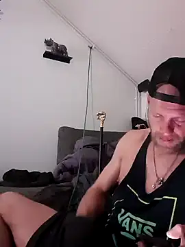 Snapshot of eltoulou chatting on January 10, 12:49 am eltoulou online show from January 10, 12:49 am