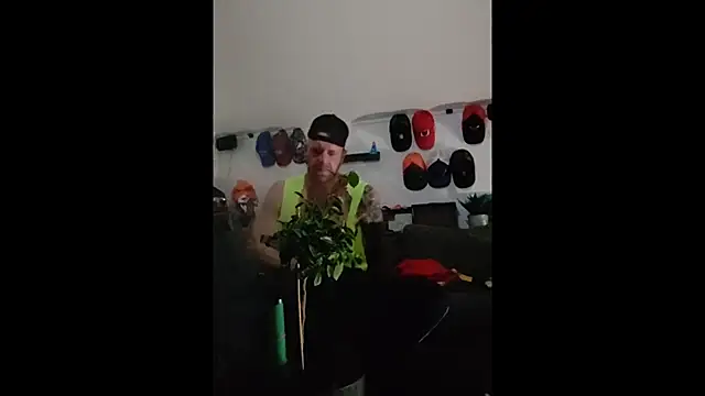 Snapshot of eltoulou chatting on January 12, 6:05 pm eltoulou online show from January 12, 6:05 pm