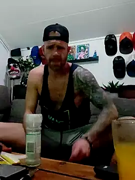 Snapshot of eltoulou chatting on January 17, 8:11 pm eltoulou online show from January 17, 8:11 pm