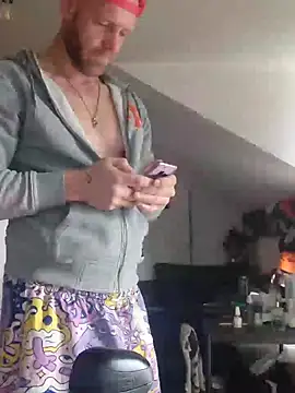 Snapshot of eltoulou chatting on January 19, 11:34 am eltoulou online show from January 19, 11:34 am