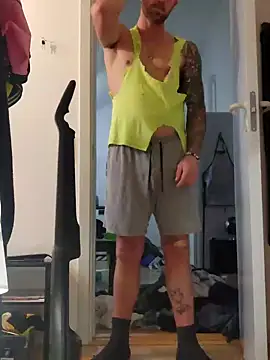 Snapshot of eltoulou chatting on January 26, 2:52 pm eltoulou online show from January 26, 2:52 pm