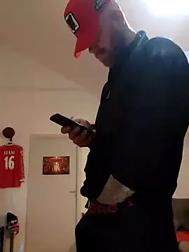 Snapshot of eltoulou chatting on February 4, 5:23 pm eltoulou online show from February 4, 5:23 pm