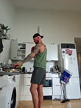 Snapshot of eltoulou chatting on February 6, 1:21 pm eltoulou online show from February 6, 1:21 pm