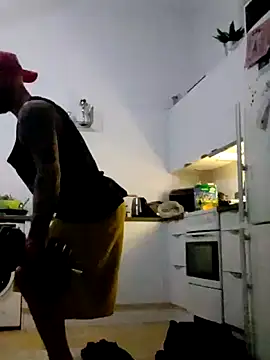 Snapshot of eltoulou chatting on February 12, 12:16 am eltoulou online show from February 12, 12:16 am