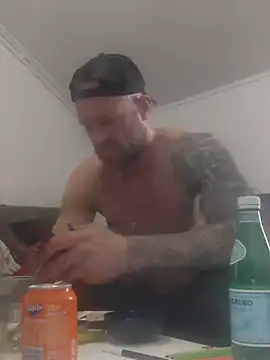 Snapshot of eltoulou chatting on March 3, 2:37 pm eltoulou online show from March 3, 2:37 pm